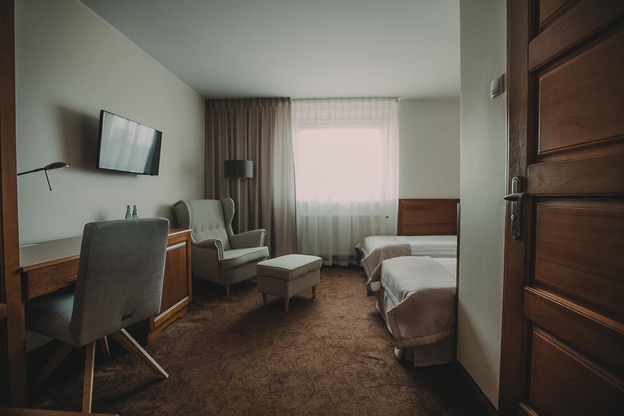 Hotel Restaurant Boss Miłosław المظهر الخارجي الصورة