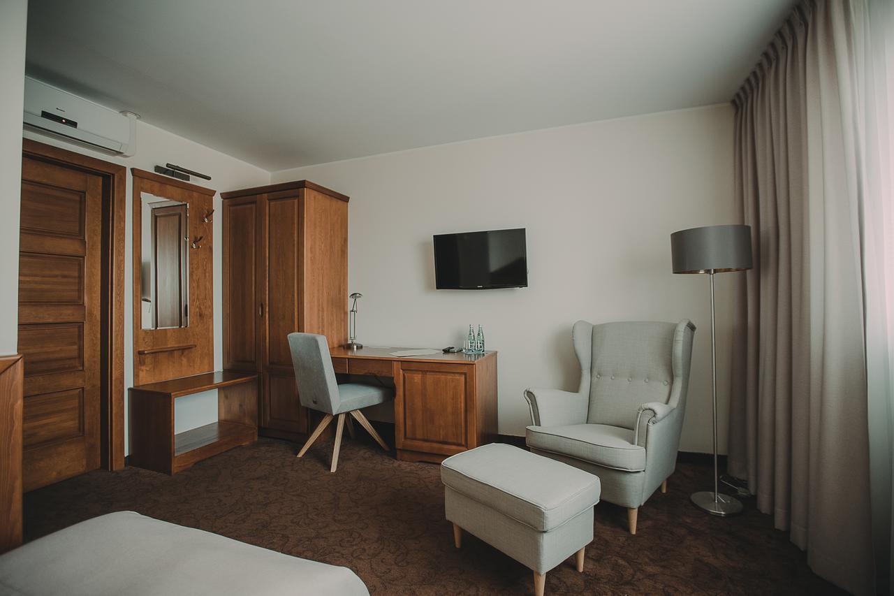 Hotel Restaurant Boss Miłosław المظهر الخارجي الصورة