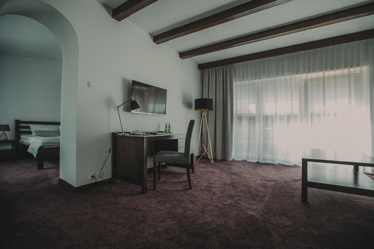 Hotel Restaurant Boss Miłosław المظهر الخارجي الصورة